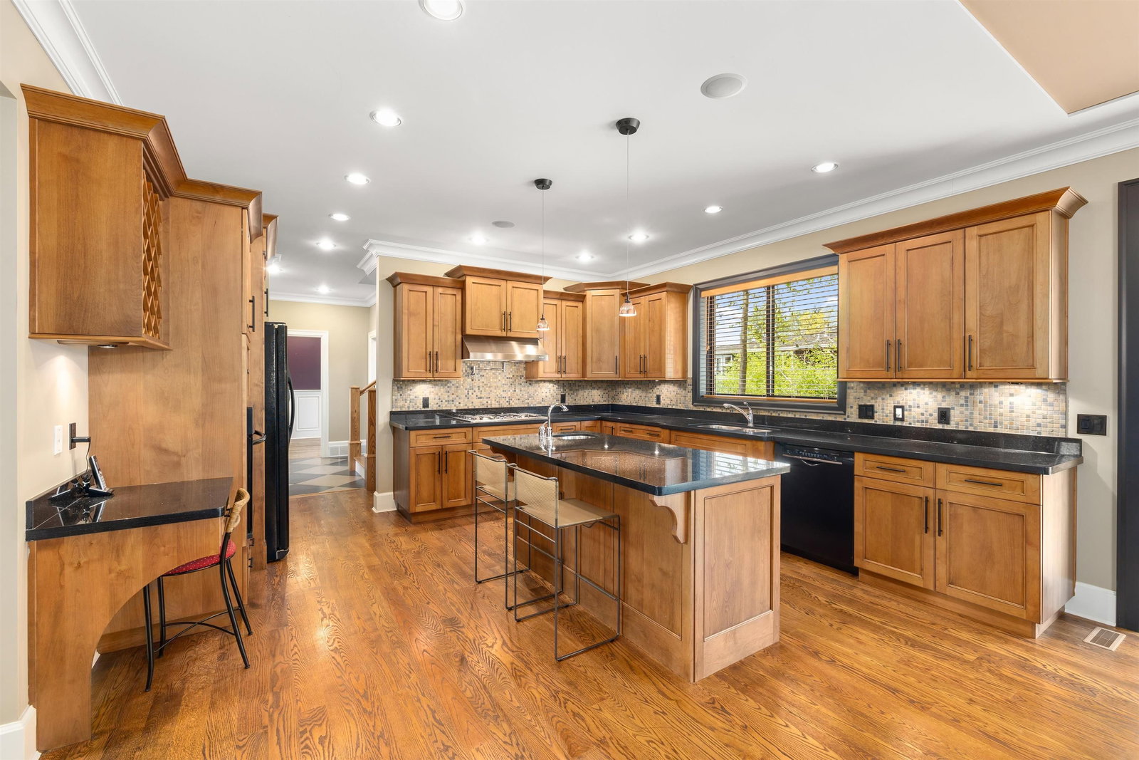 Listing Image 12