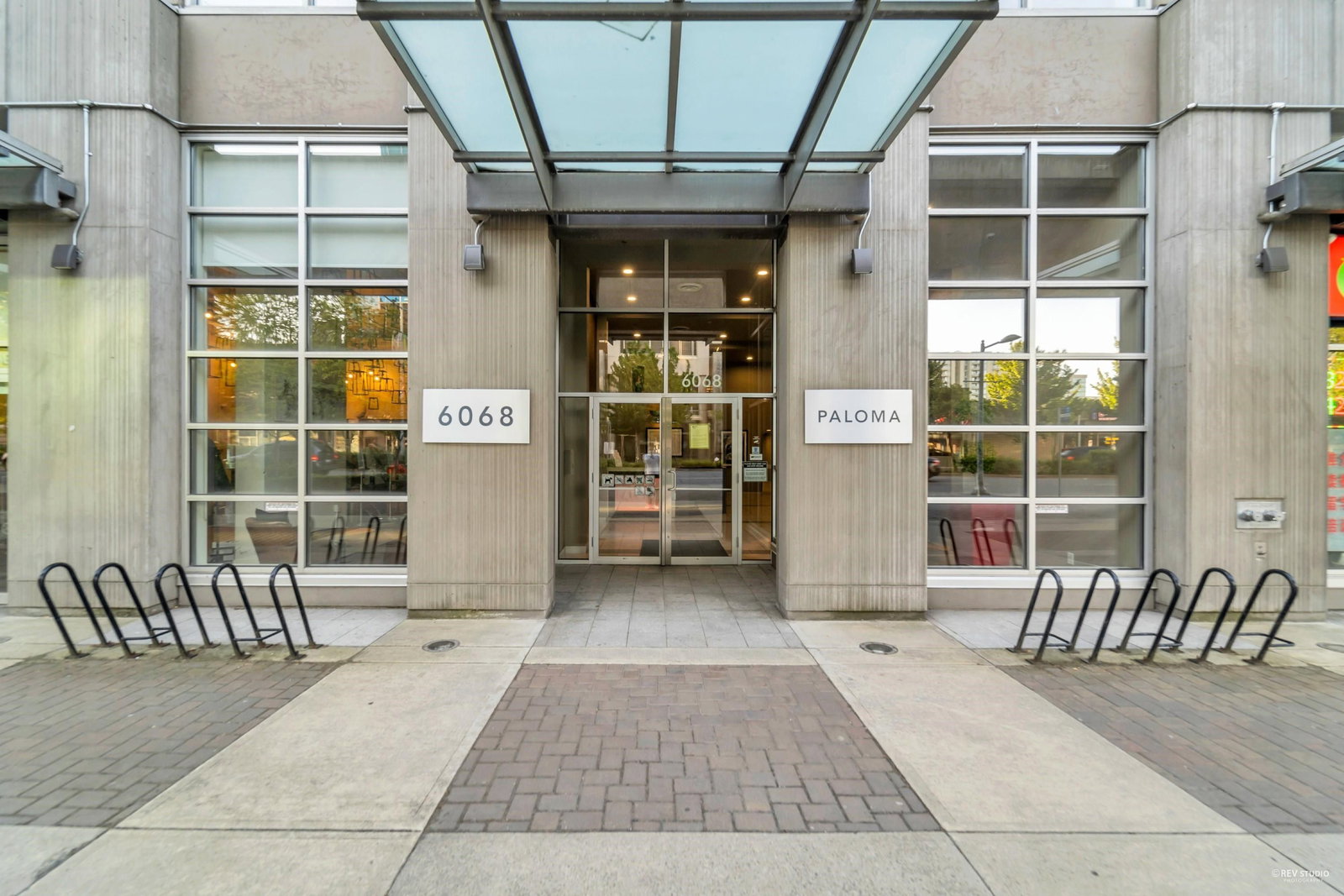 Listing Image 4