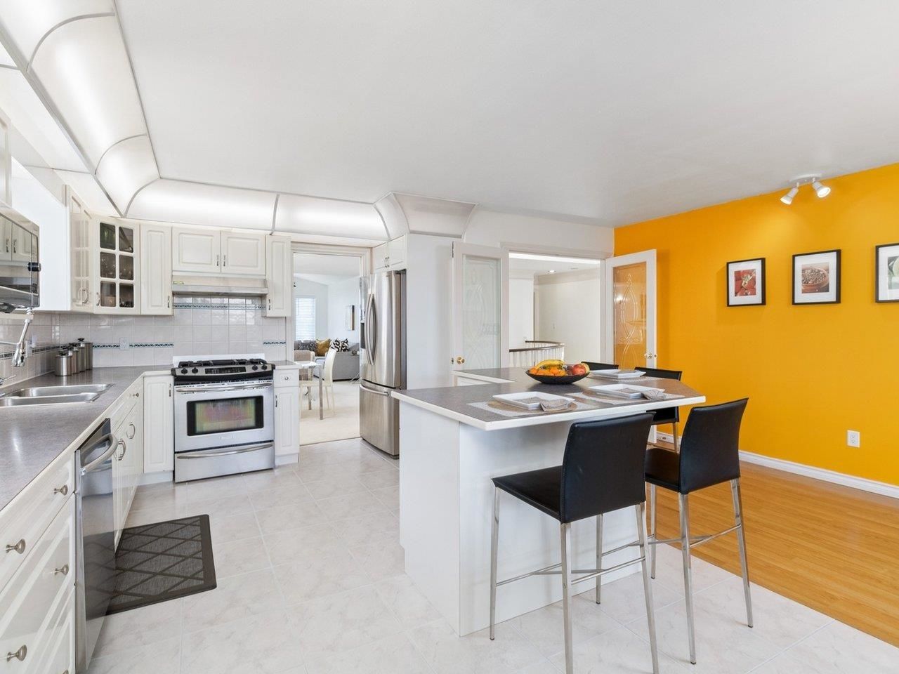 Listing Image 12