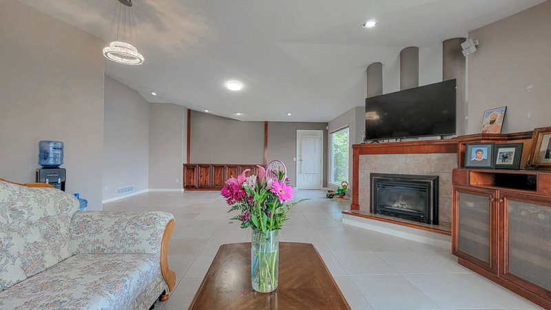 36111 Spyglass Lane, Abbotsford, V3G 2W7 | Image 3