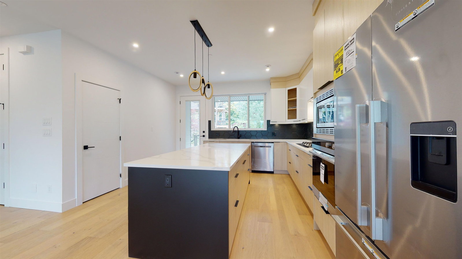 Listing Image 6