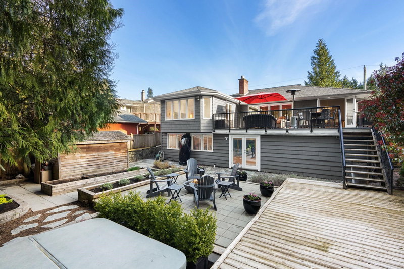 956 Belvista Crescent, North Vancouver, V7R 2B4 | Image 2