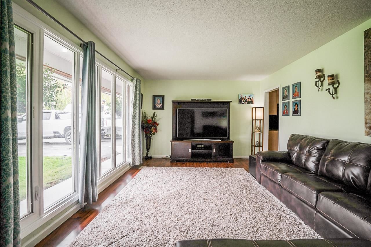 Listing Image 17