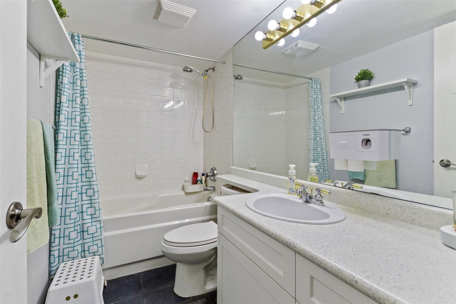 Listing Image 17