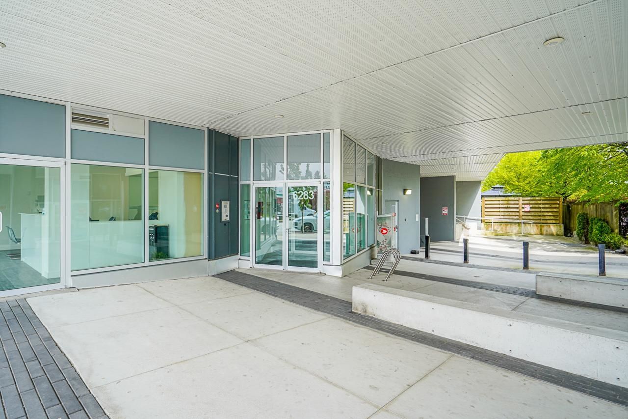 Listing Image 4
