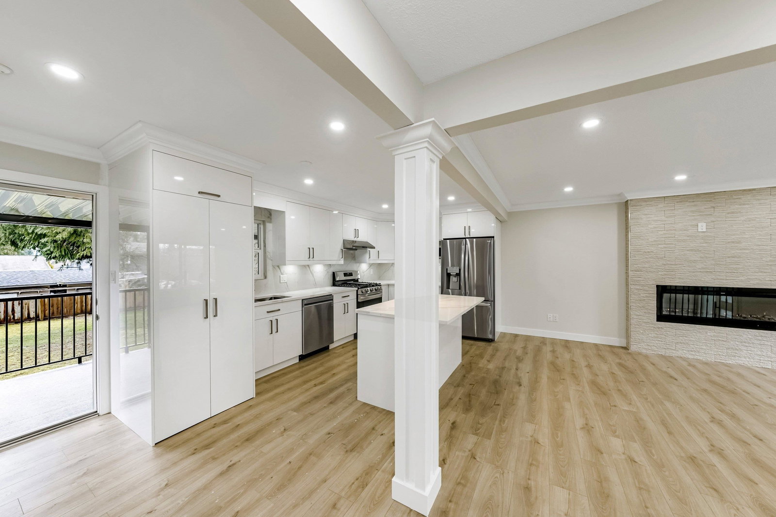 Listing Image 11