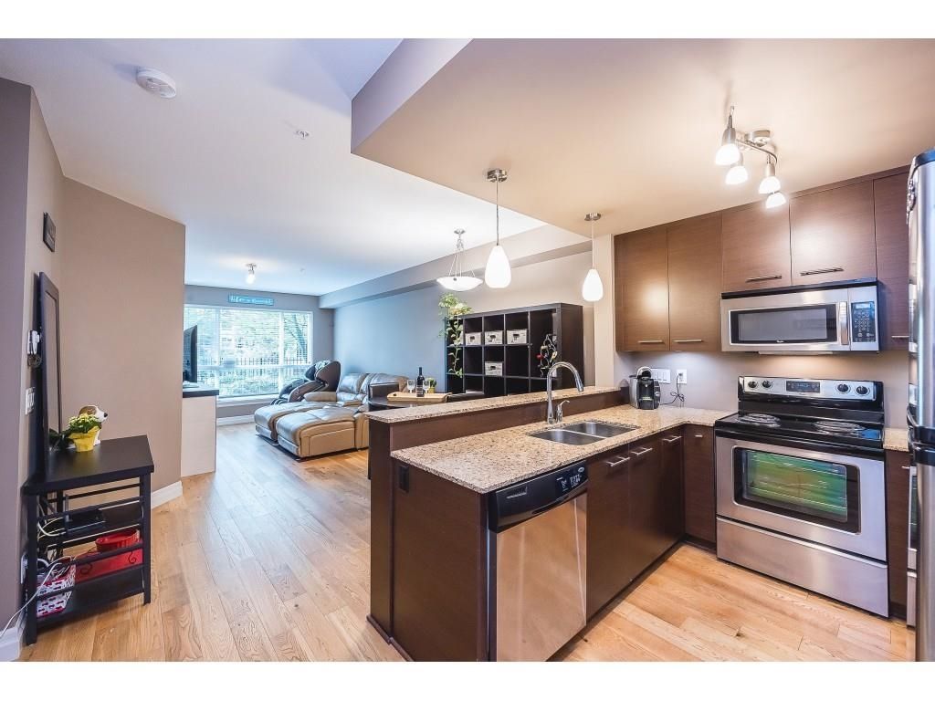 Listing Image 4