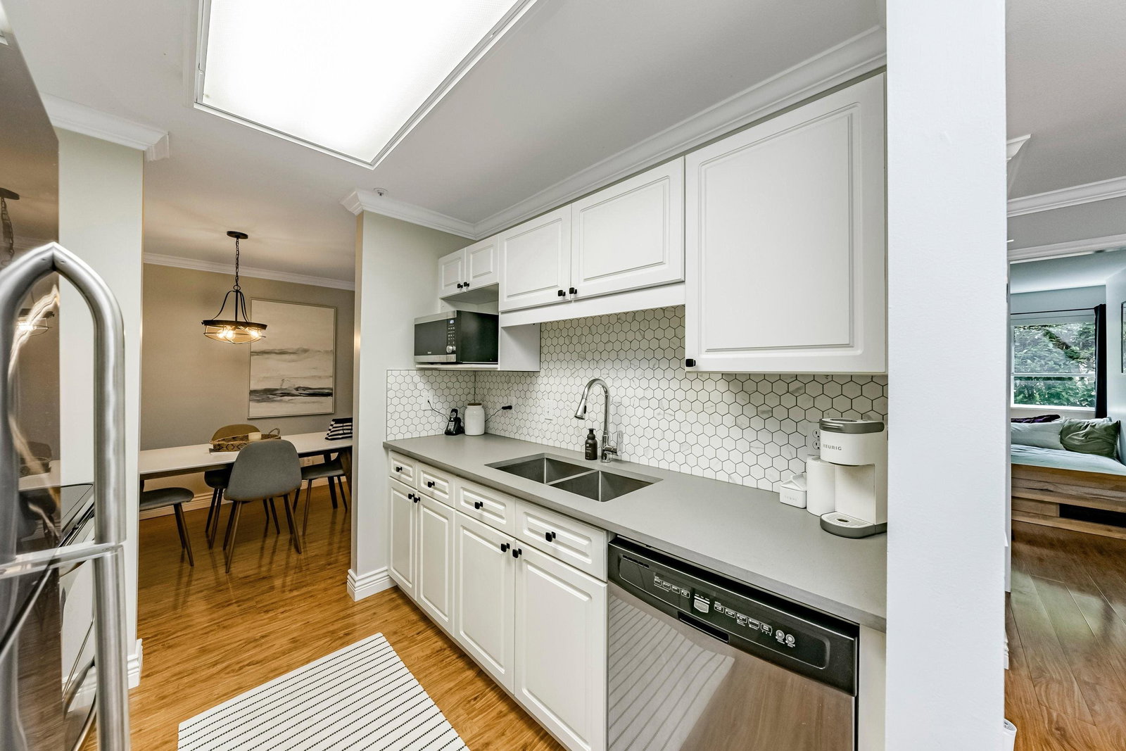 Listing Image 12