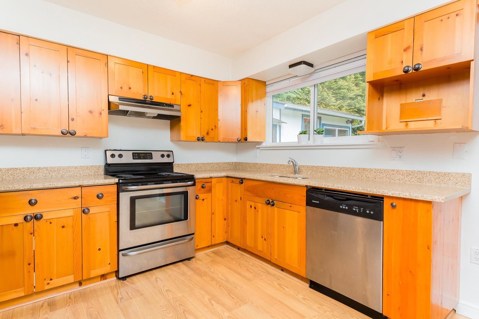 Listing Image 6