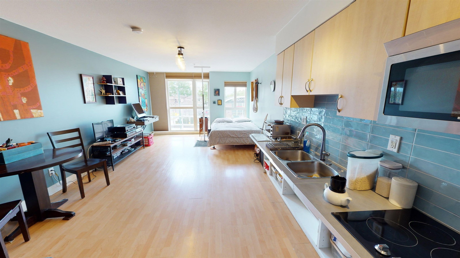 Listing Image 4