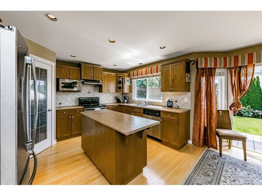 Listing Image 12