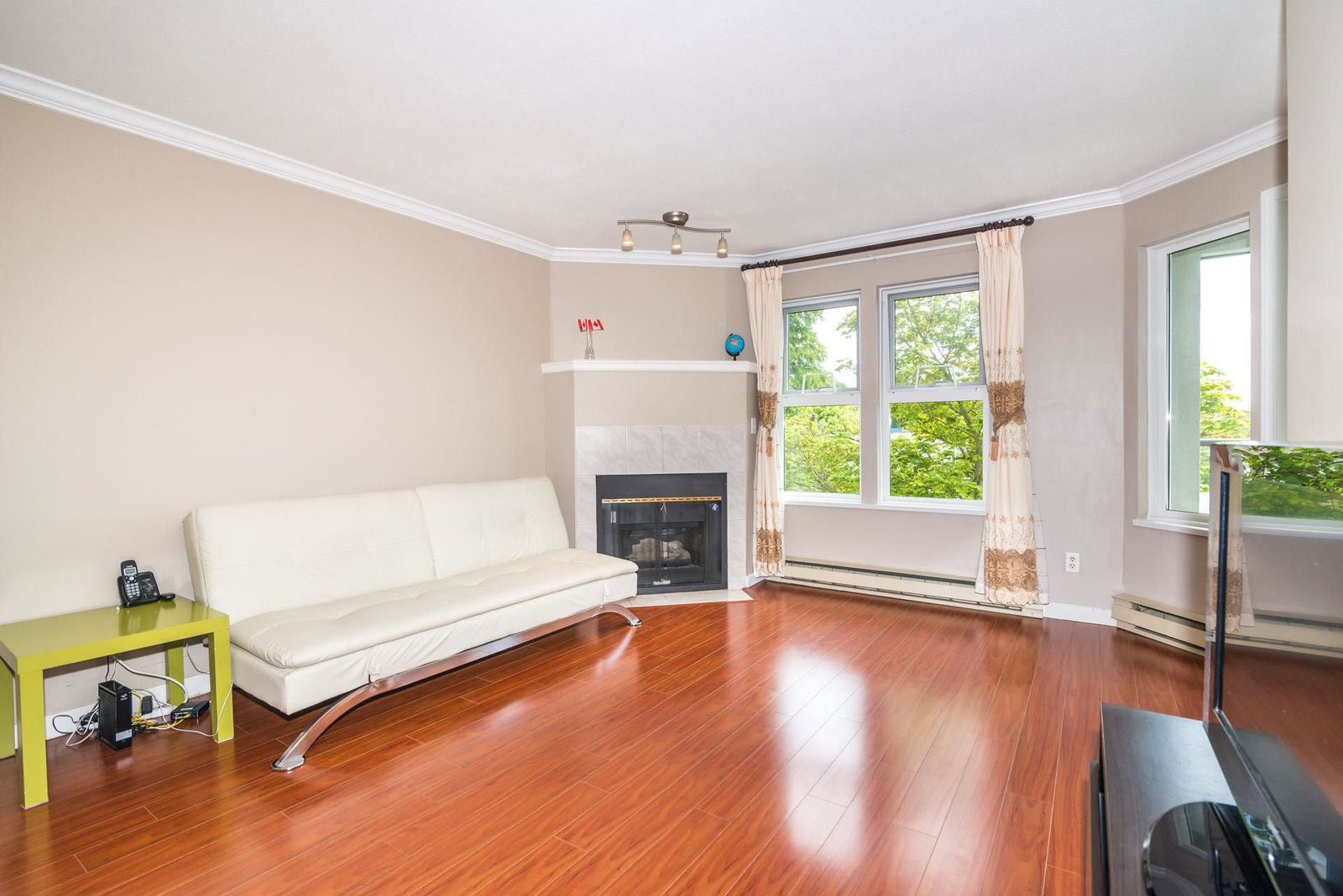 Listing Image 3