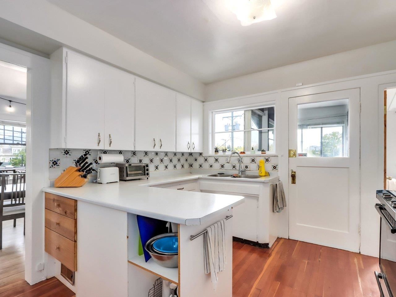 Listing Image 8