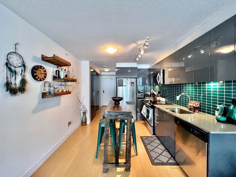 908 - 1325 Rolston Street, Vancouver, V6B 0M2 | Image 2