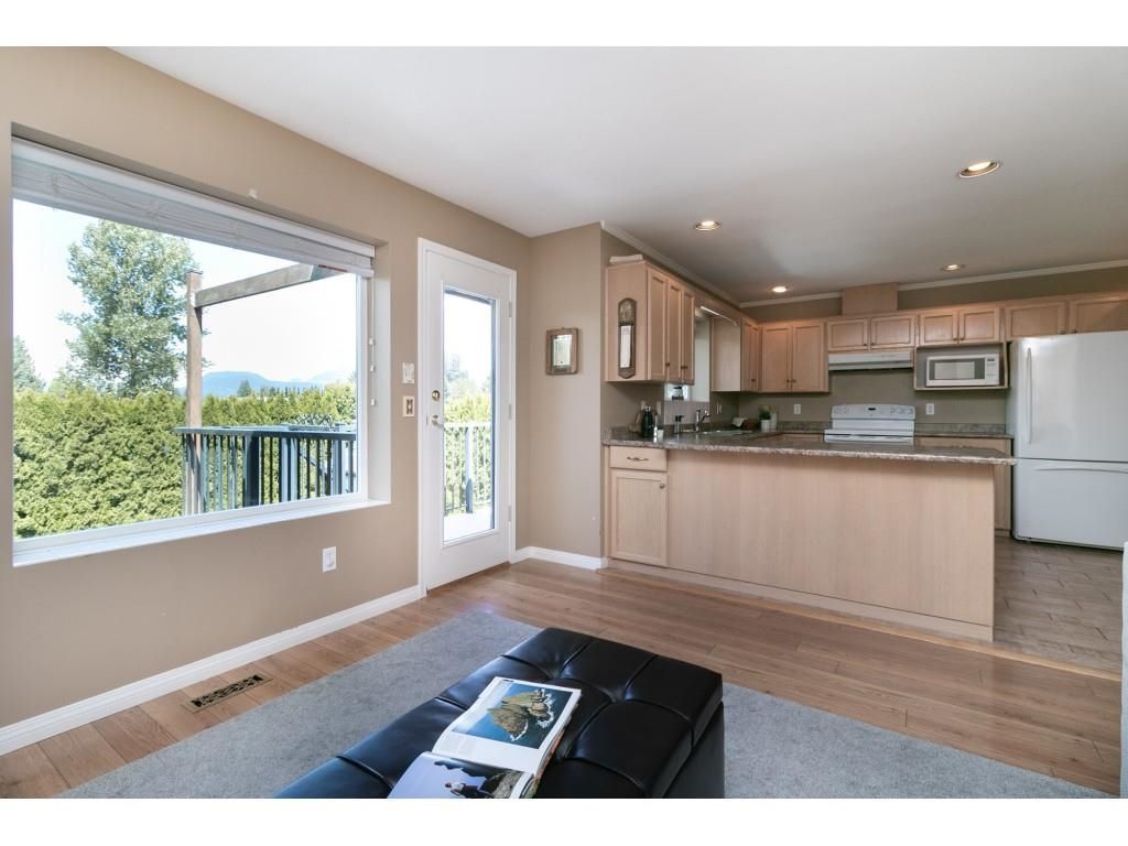 Listing Image 8