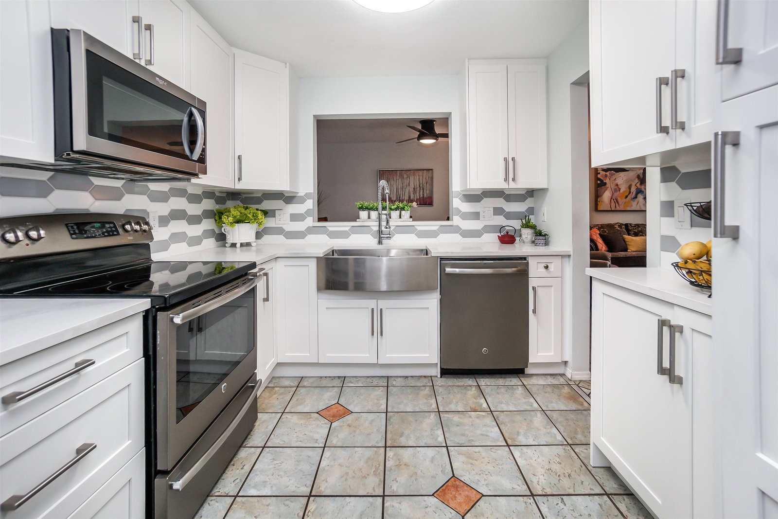 Listing Image 4