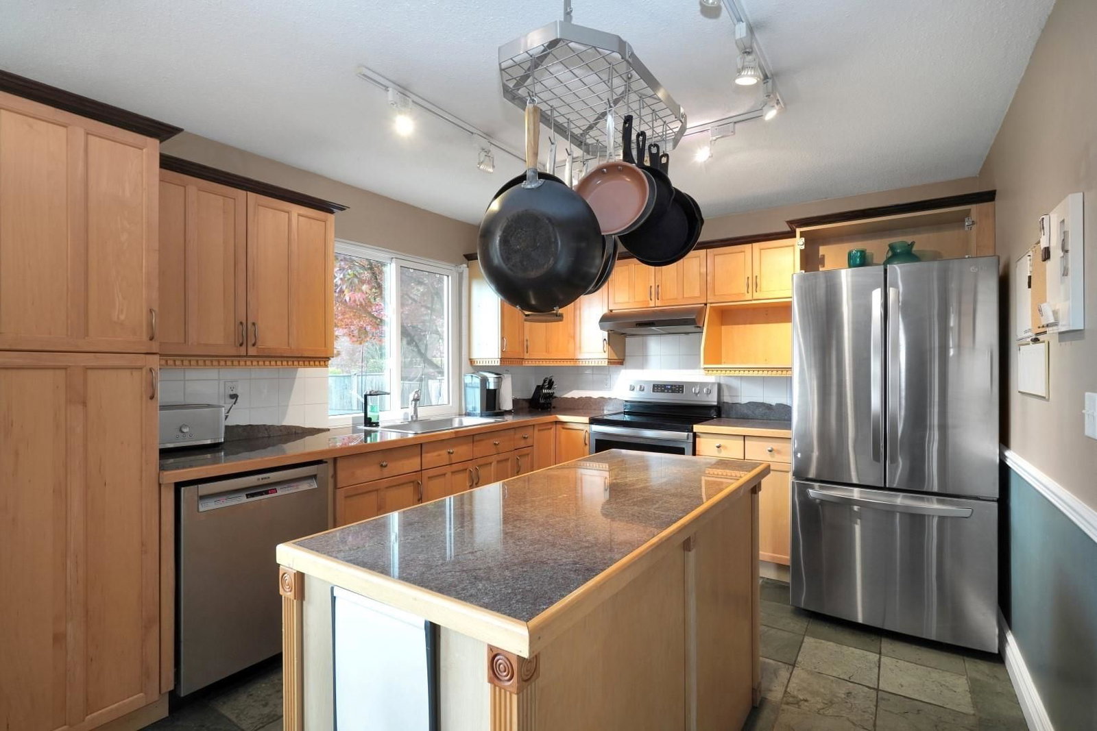 Listing Image 9