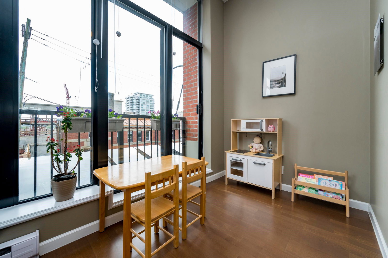 Listing Image 6