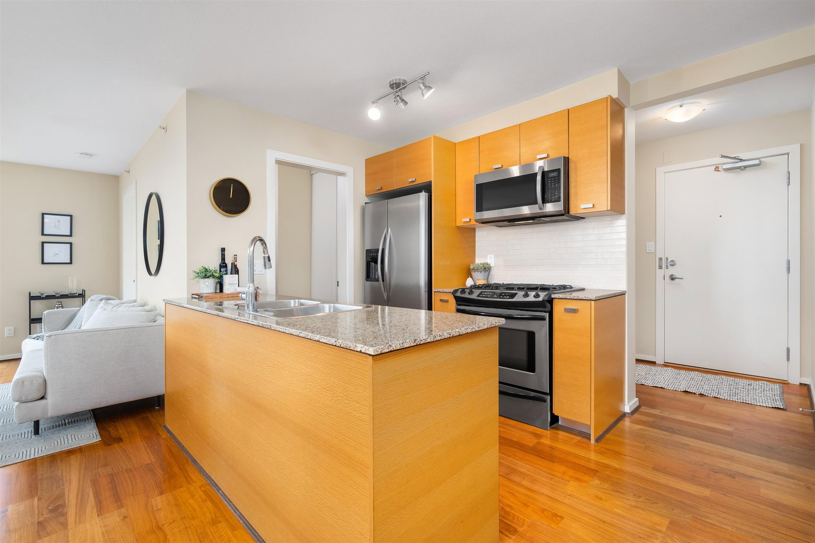 Listing Image 10