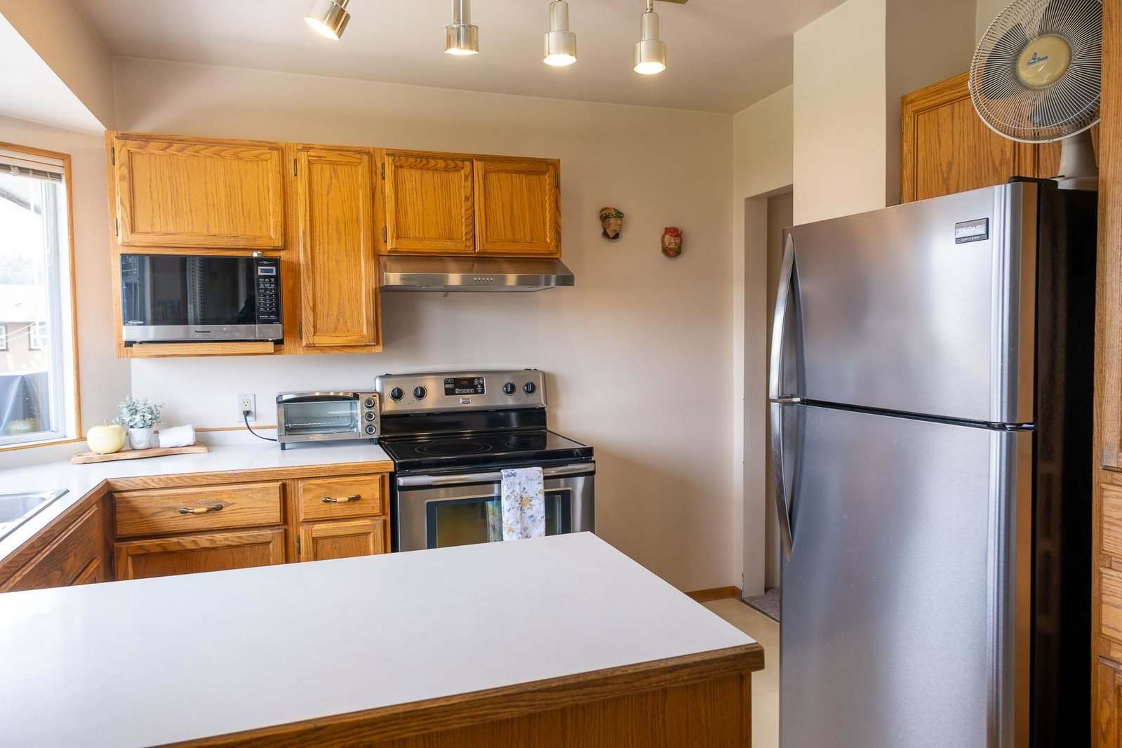 Listing Image 12