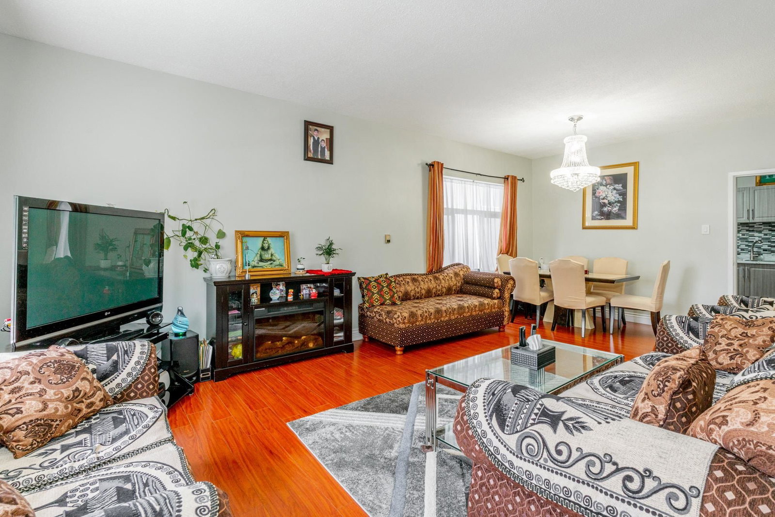 Listing Image 6