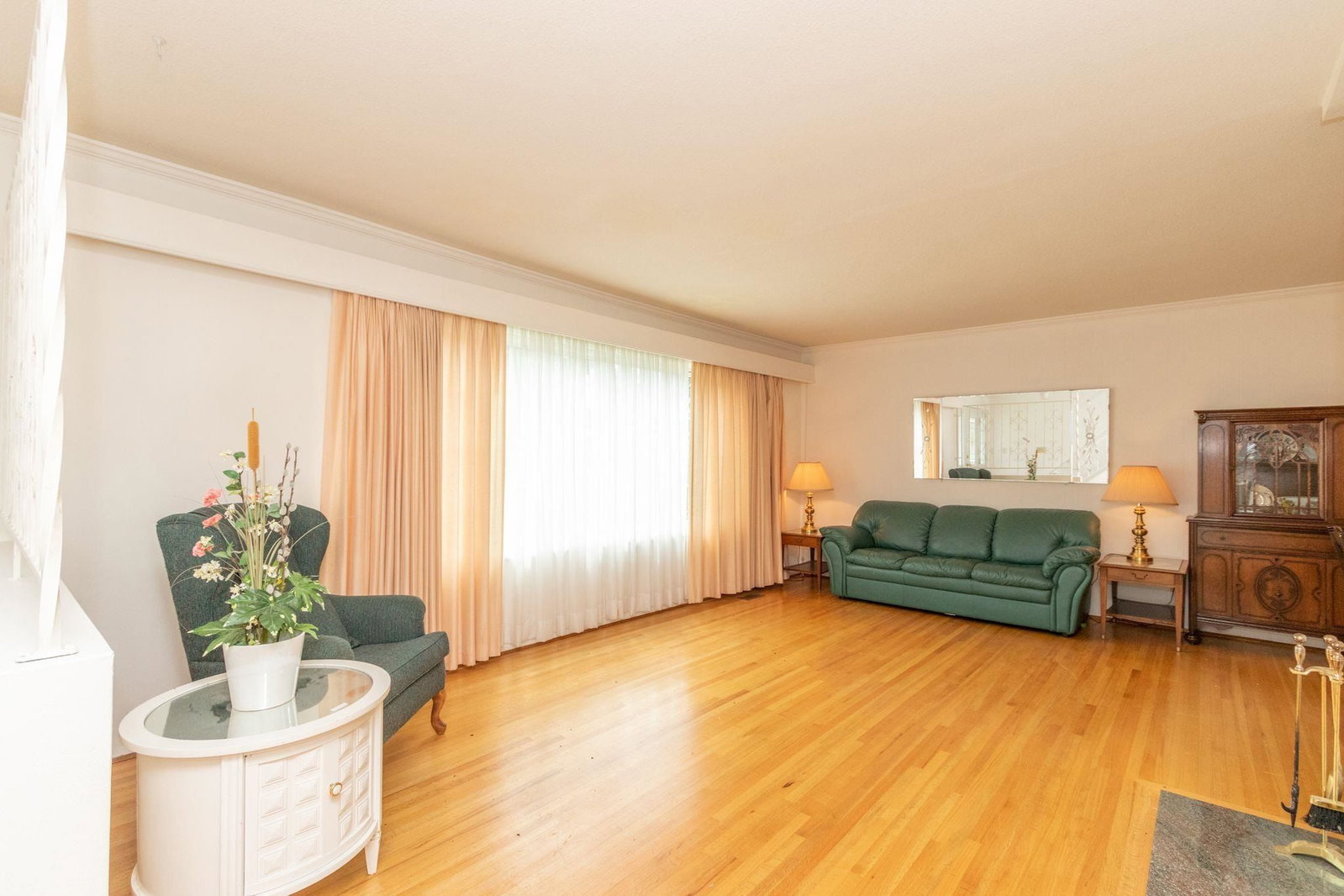 Listing Image 6