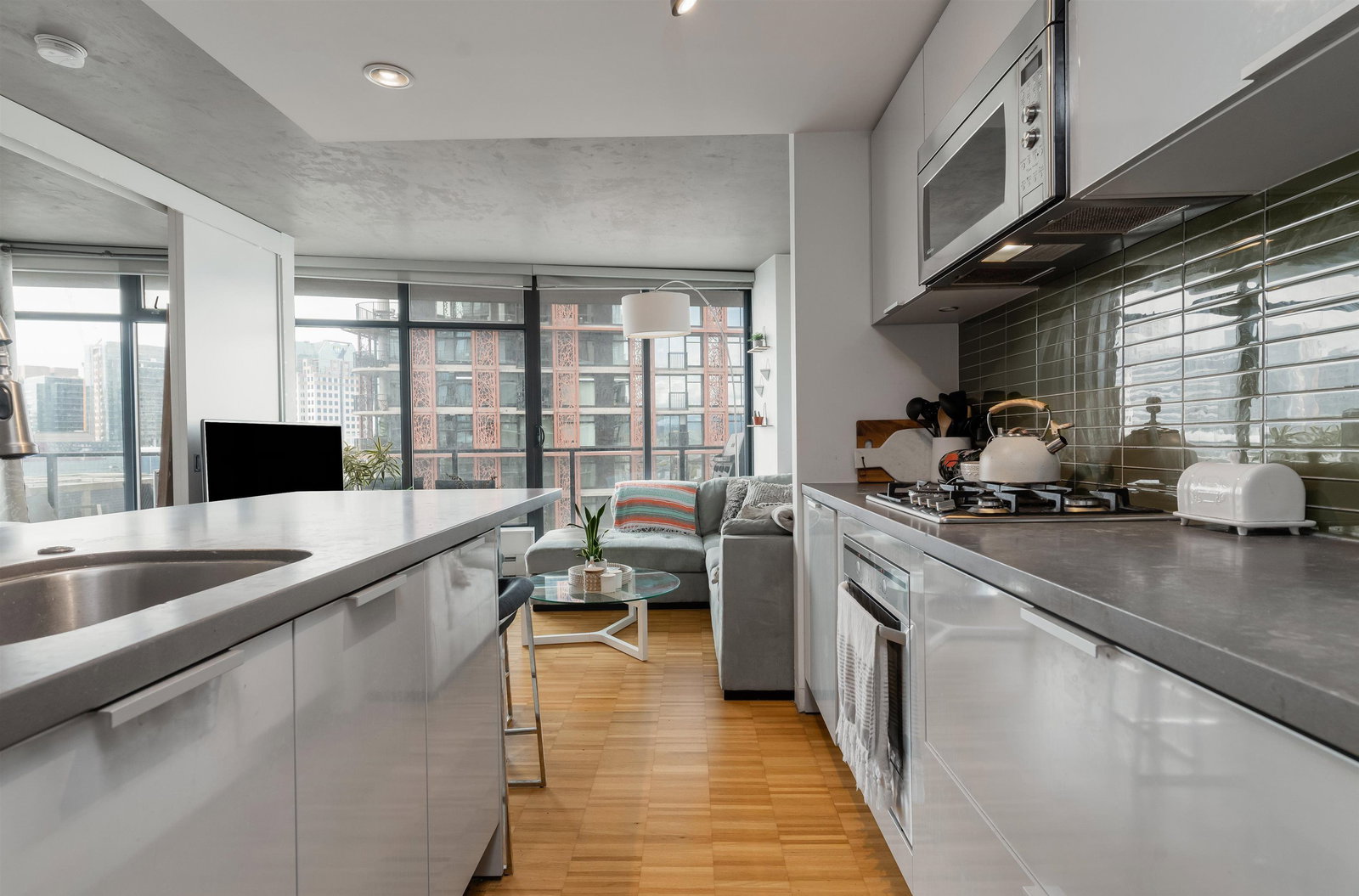 Listing Image 11