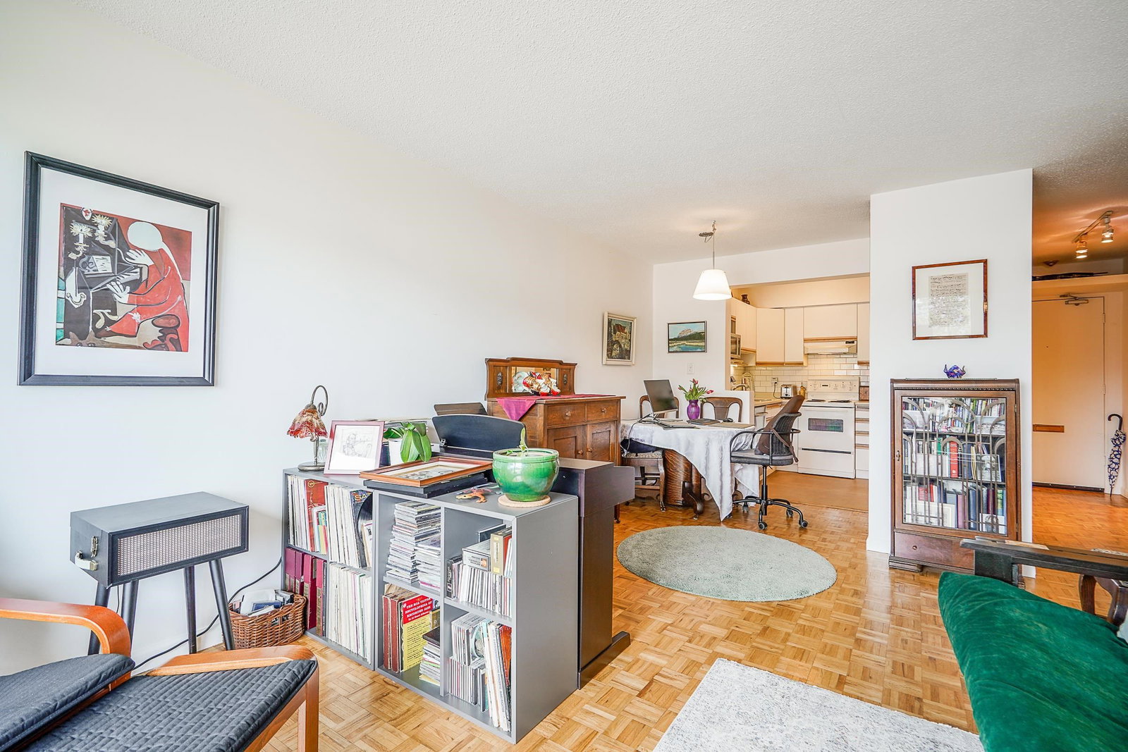 Listing Image 10