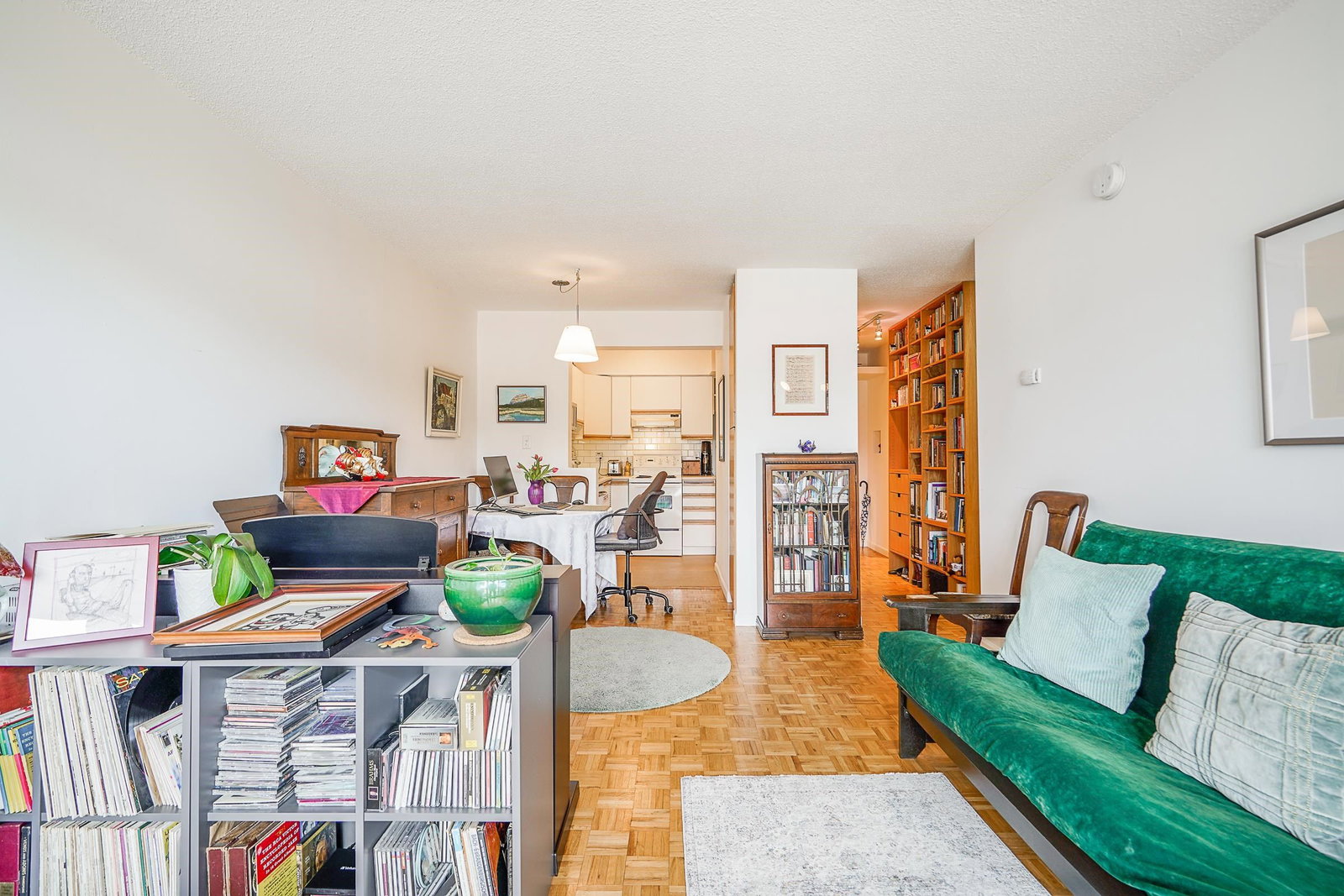 Listing Image 11