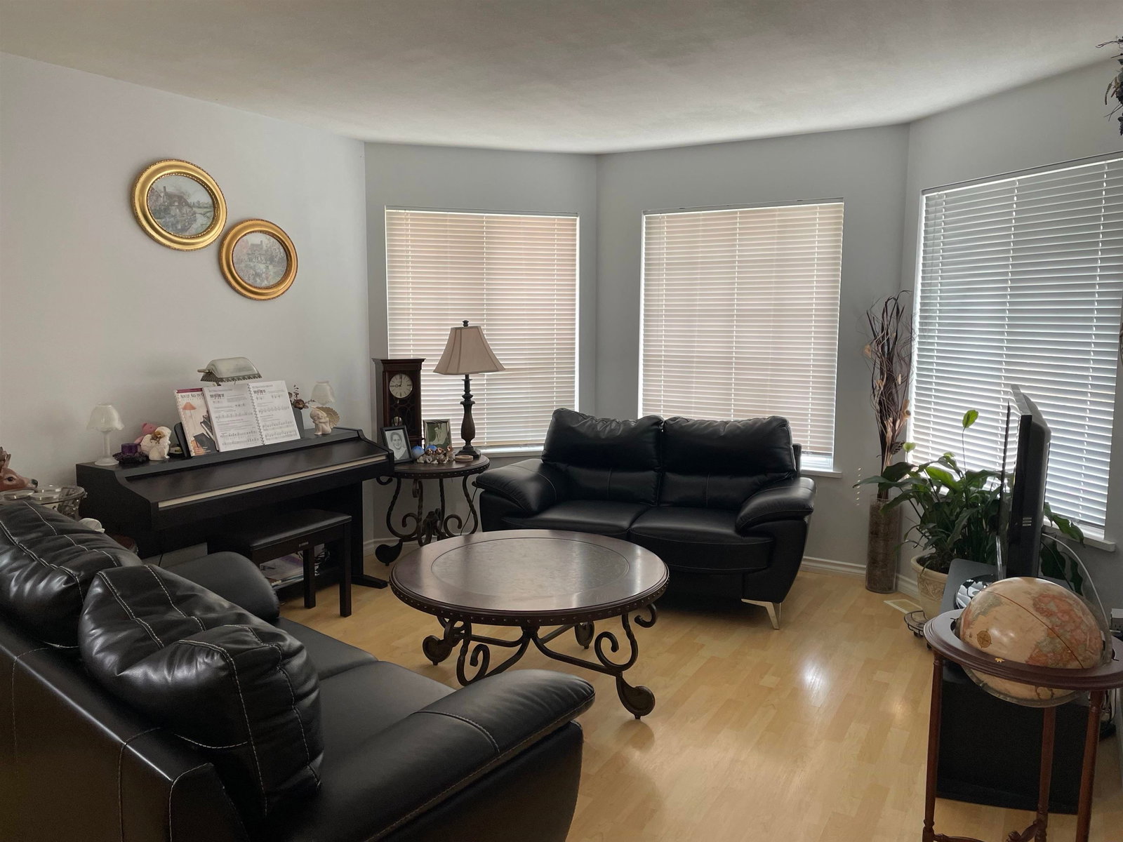 Listing Image 3
