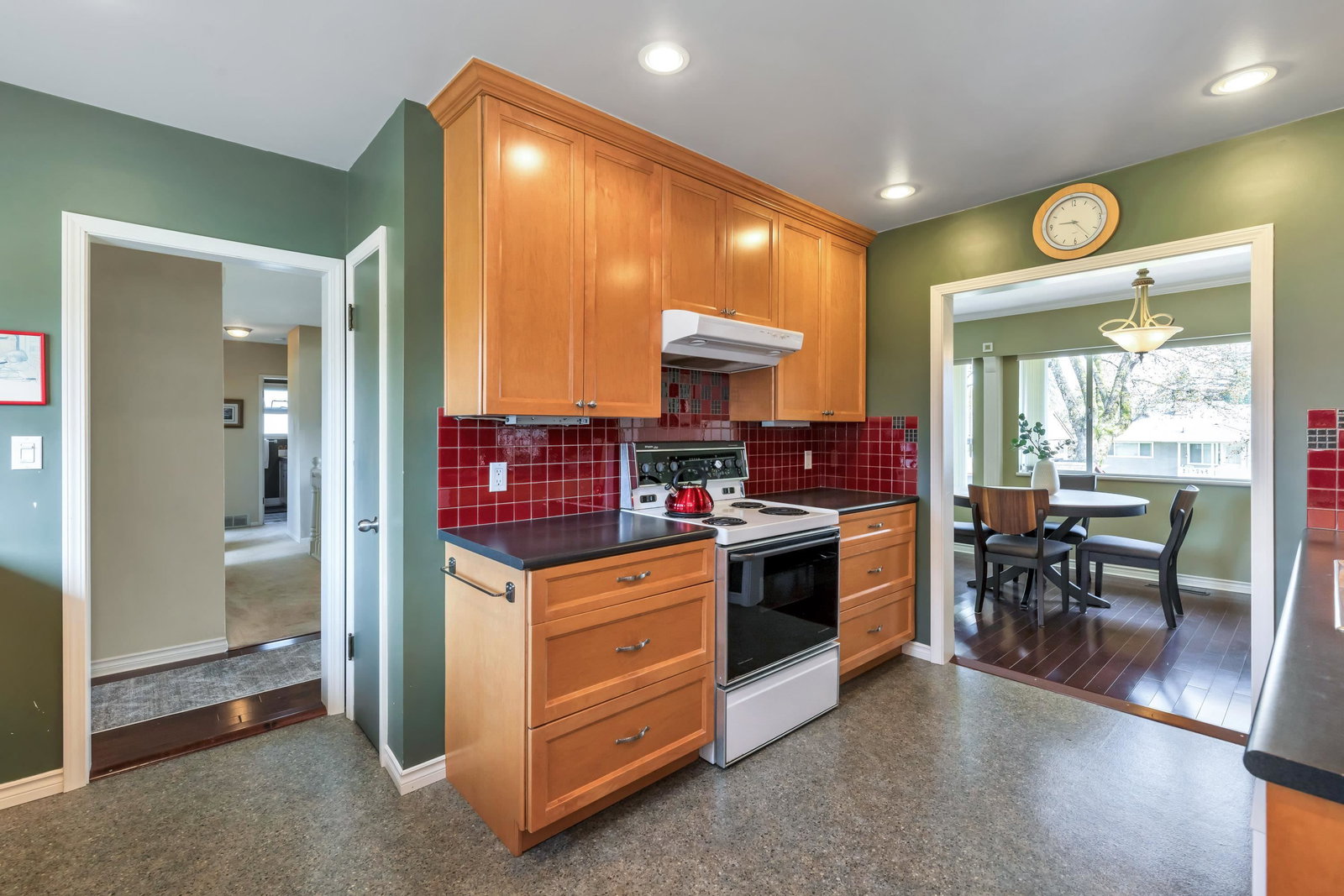 Listing Image 11