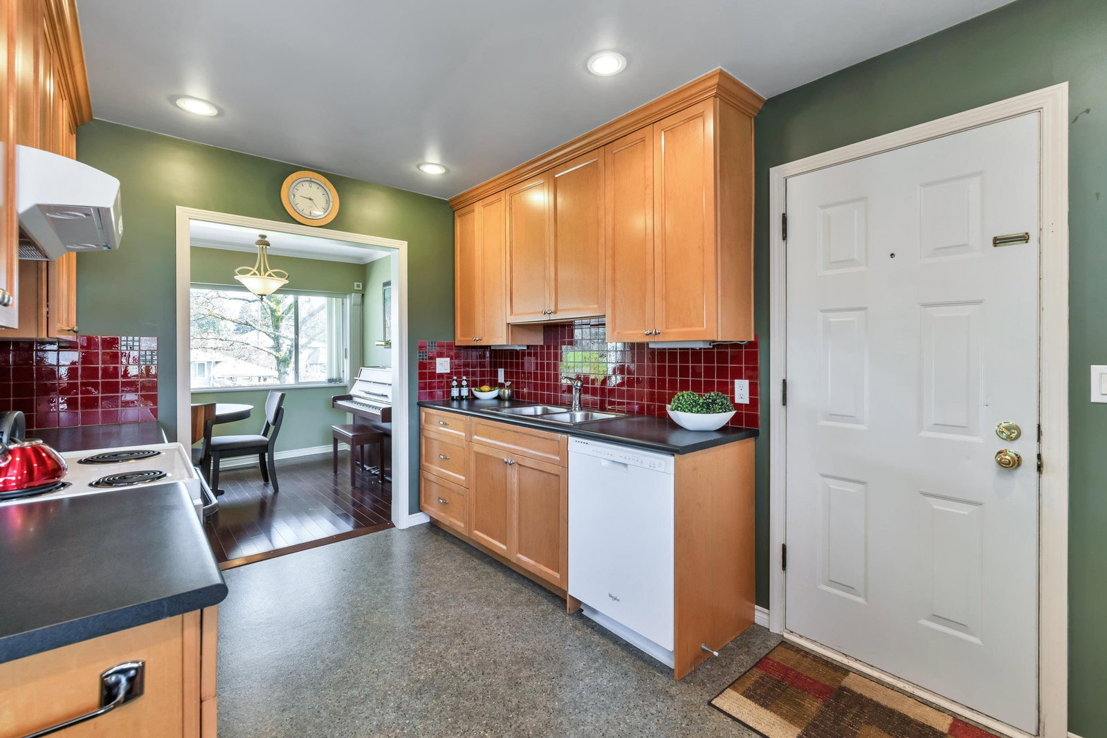 Listing Image 12
