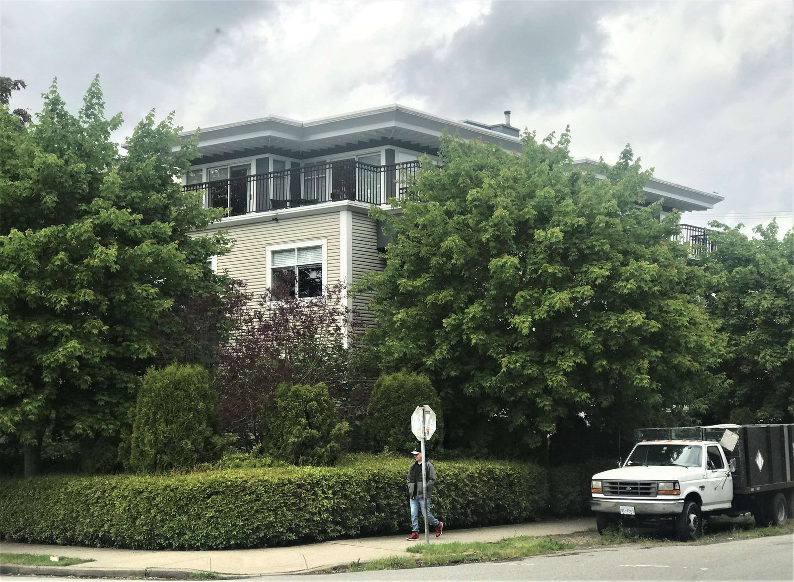Listing Image 12