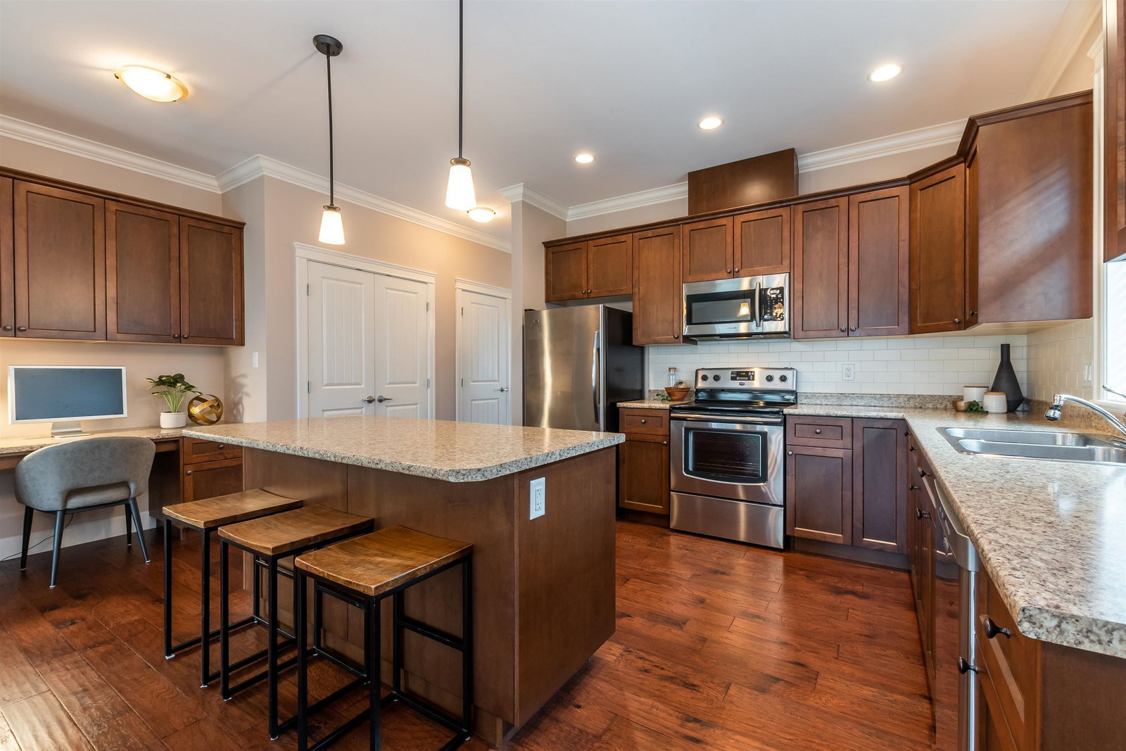 Listing Image 9