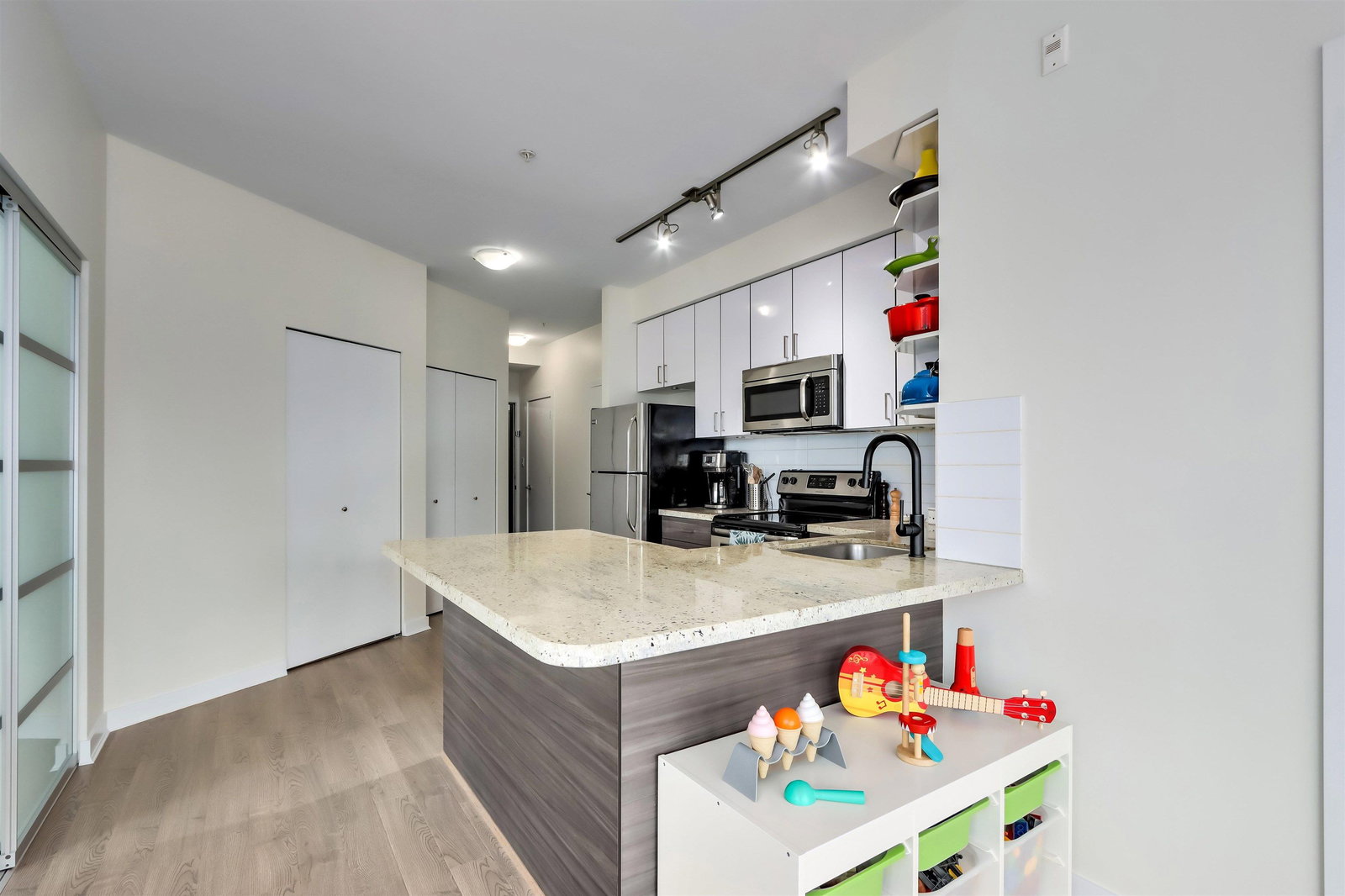 Listing Image 9