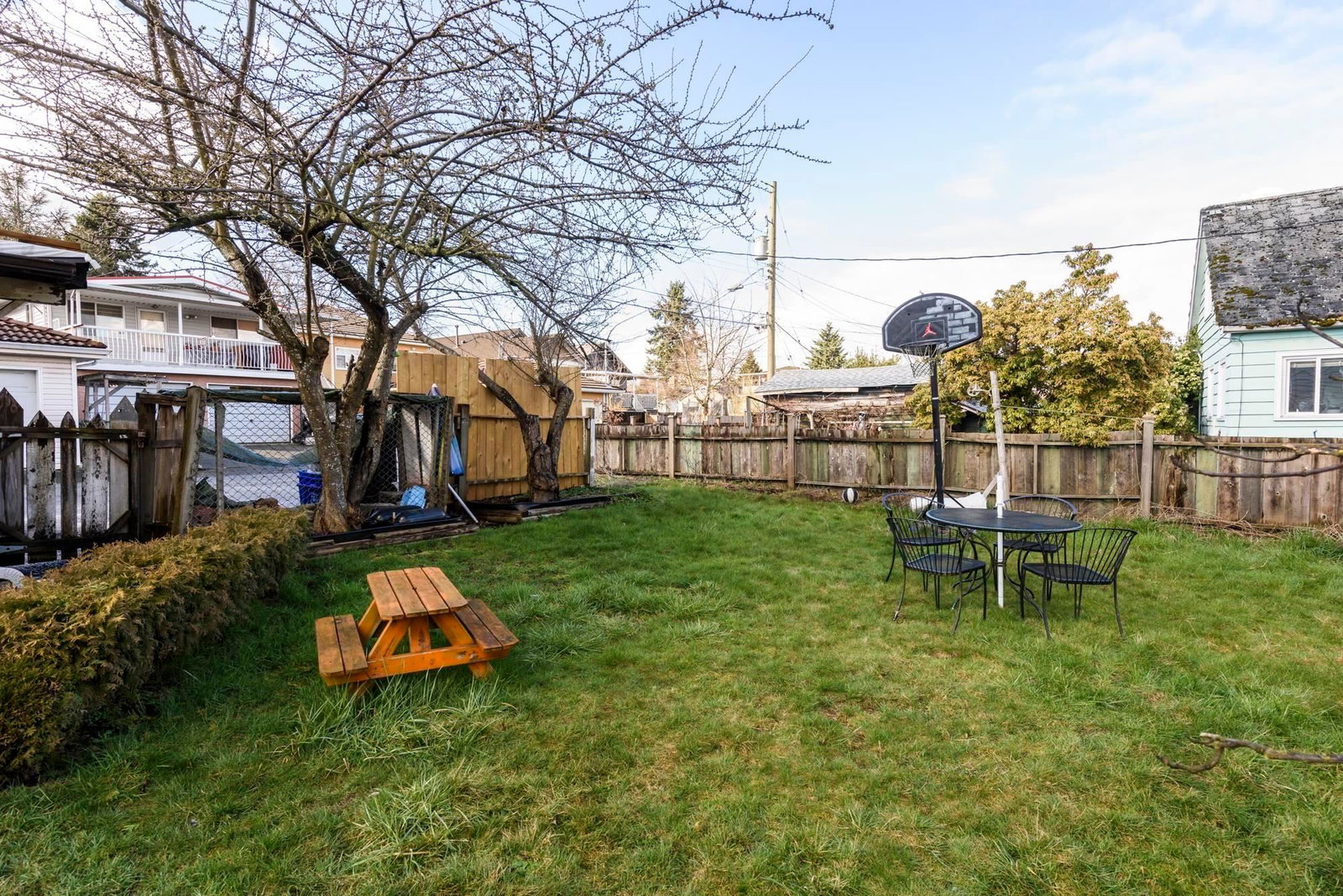 Listing Image 11