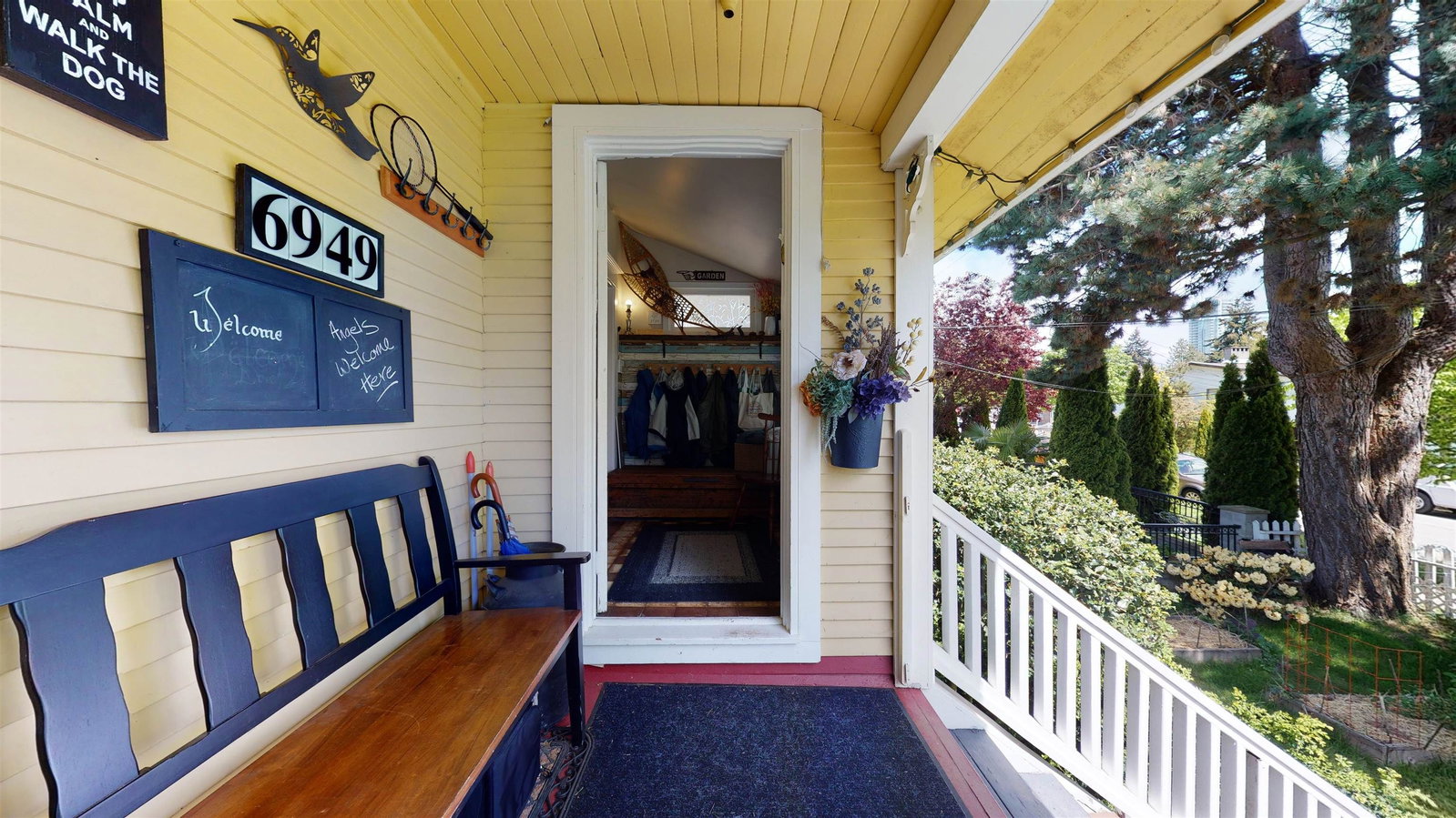Listing Image 4