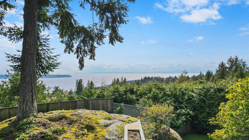 4663 Woodridge Place, West Vancouver, V7S 2X1 | Image 2