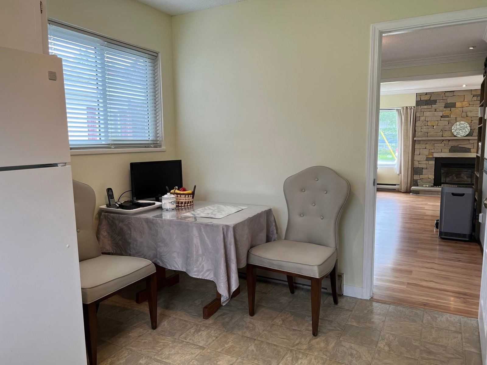 Listing Image 8