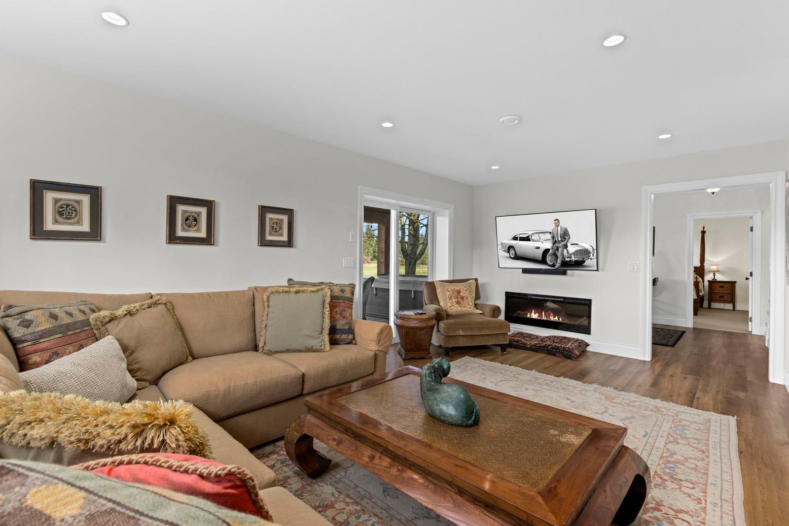 Listing Image 12