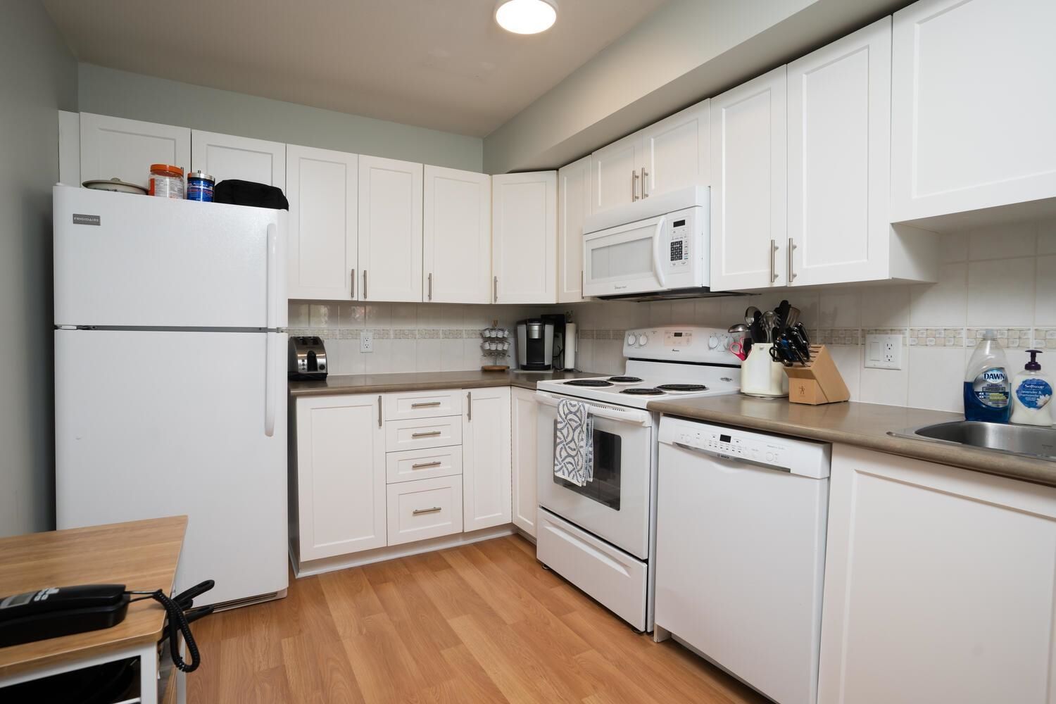 Listing Image 3
