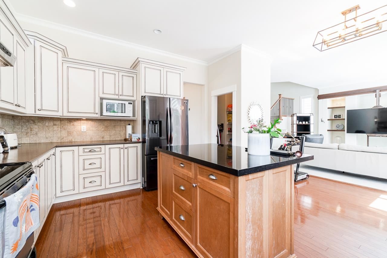 Listing Image 11