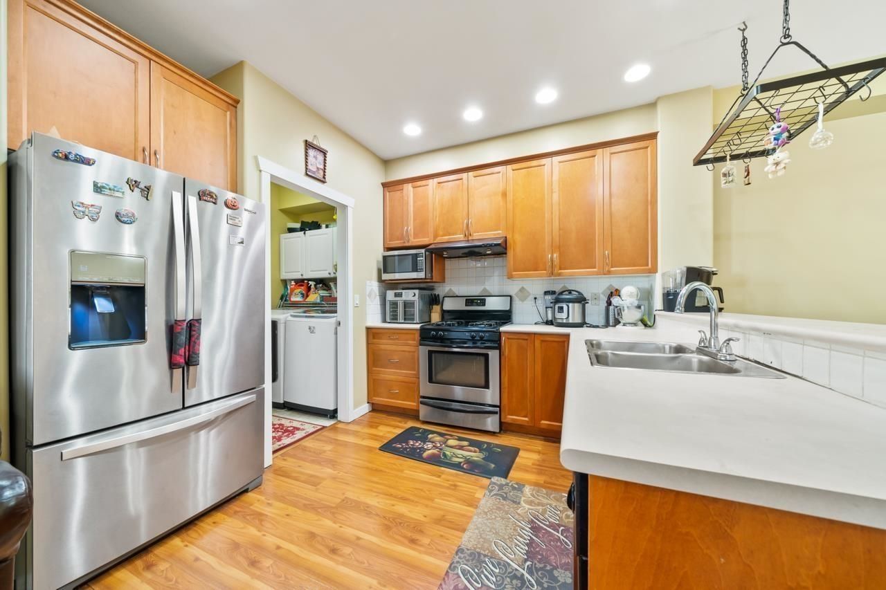 Listing Image 4