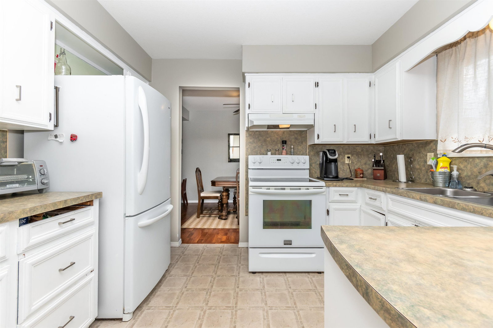 Listing Image 6