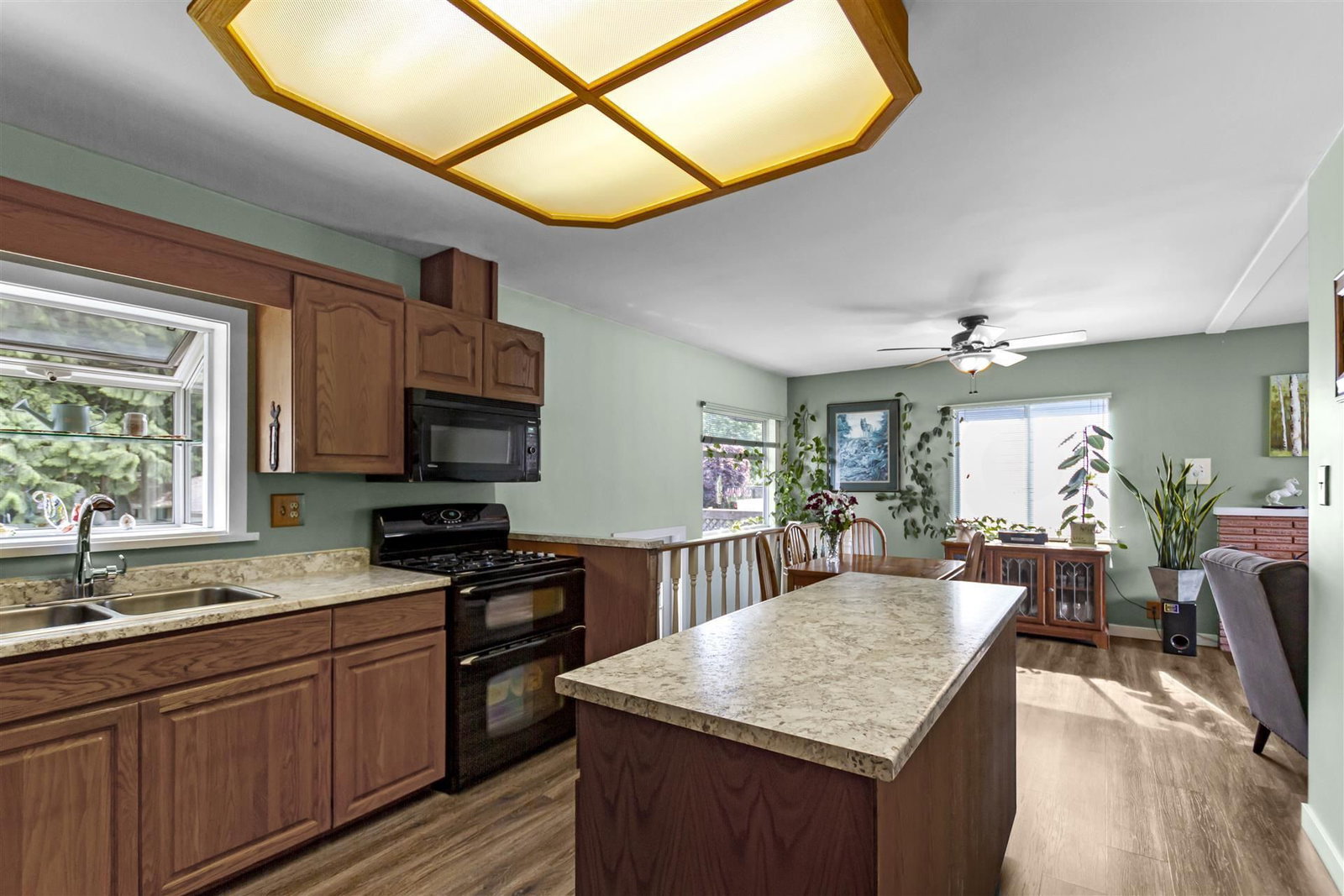 Listing Image 5
