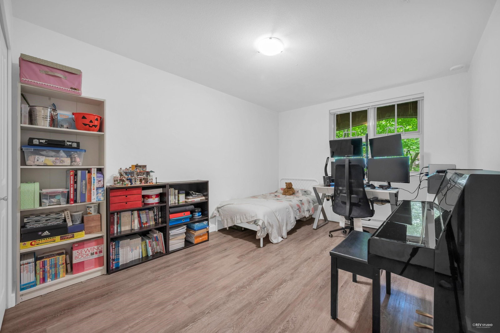 Listing Image 12