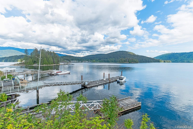 4541 Stonehaven Avenue, North Vancouver, V7G 1E7 | Image 2