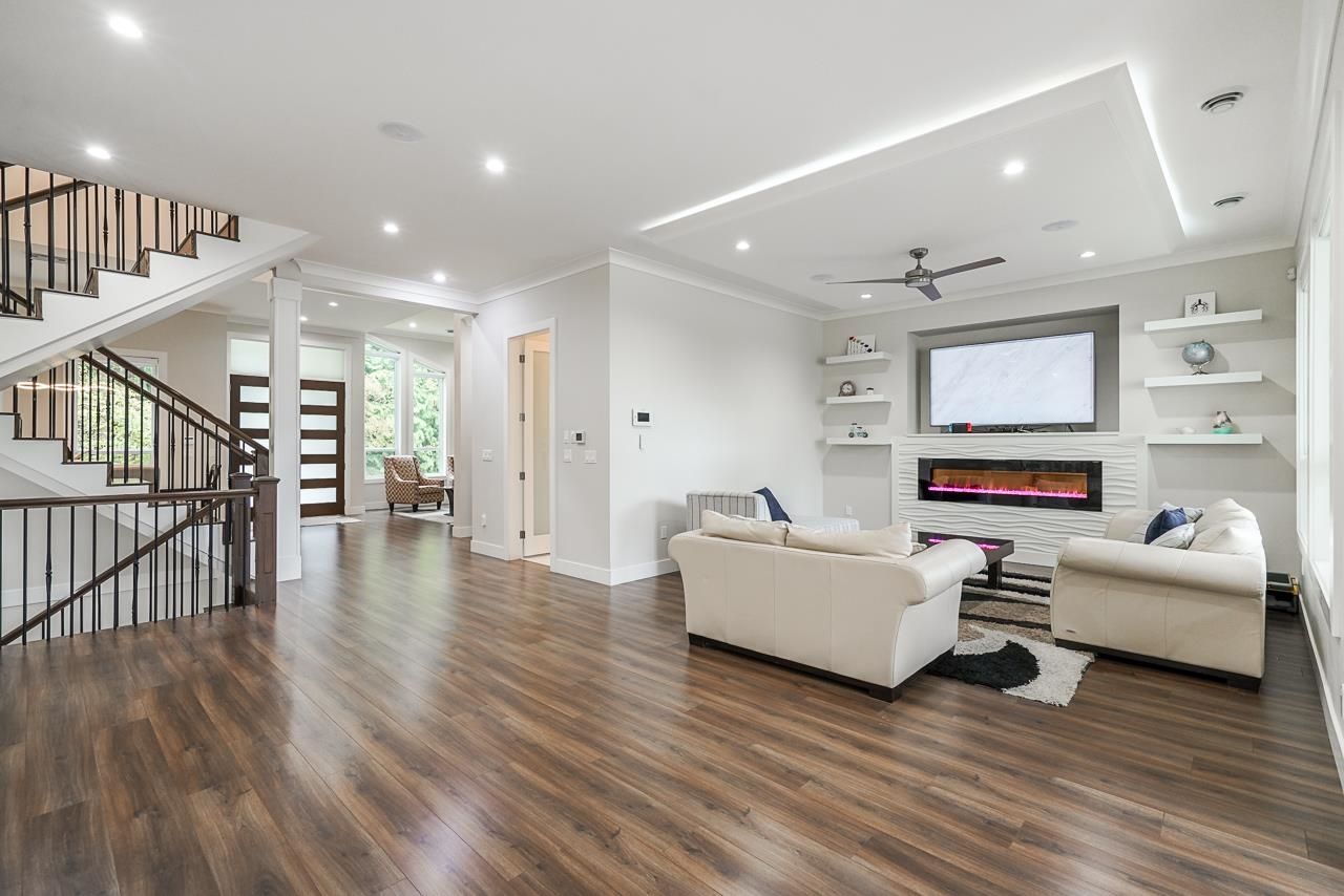 Listing Image 10