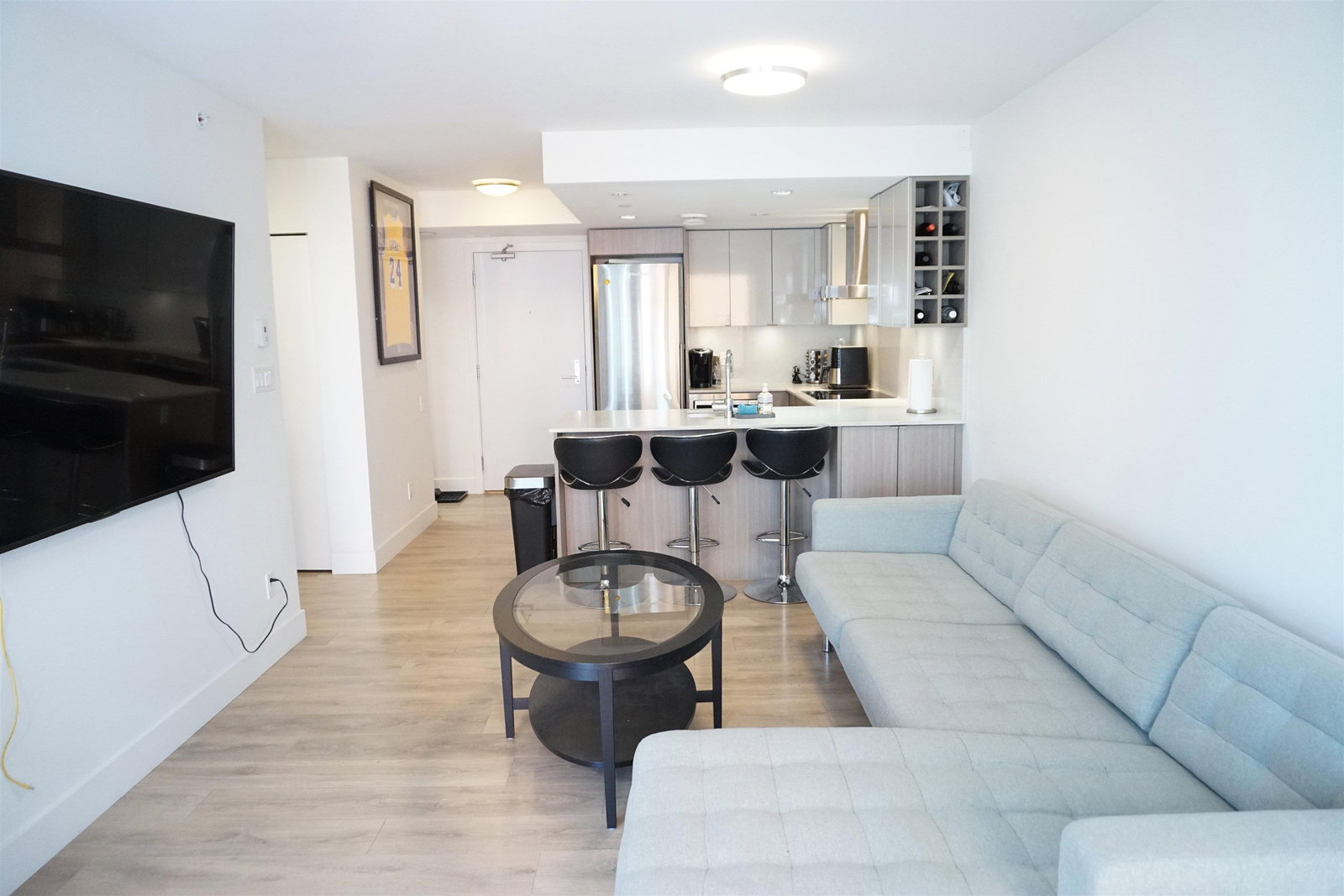 Listing Image 12