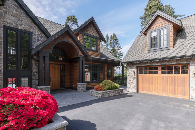 2737 Crescent Drive, Surrey, V4A 3J9 | Image 3